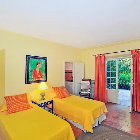 Вилла Saint-michel-lobservatoire Sleeps 8 Pool Wifi