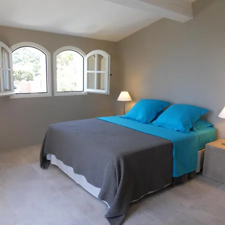 Saint-michel-lobservatoire Sleeps 8 Pool Wifi