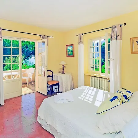 Saint-michel-lobservatoire Sleeps 8 Pool Wifi Раматей