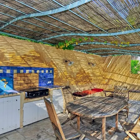 Saint-michel-lobservatoire Sleeps 8 Pool Wifi *
